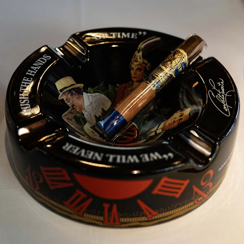 Cigara i pepeljara — kutak za hedoniste